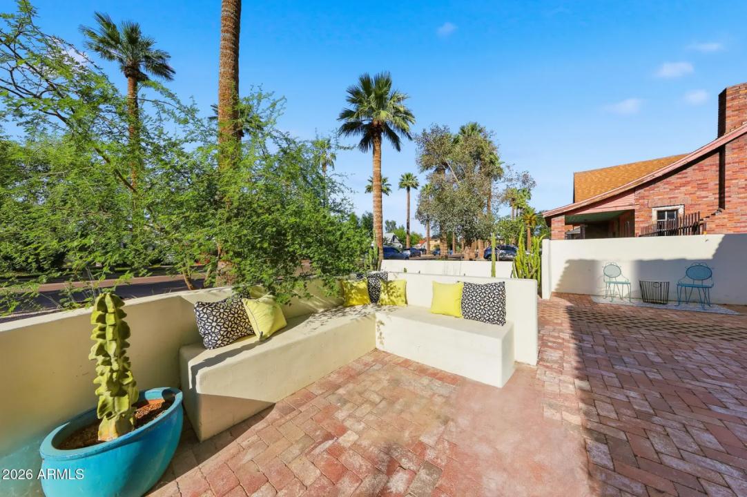 Real Estate Picture 5