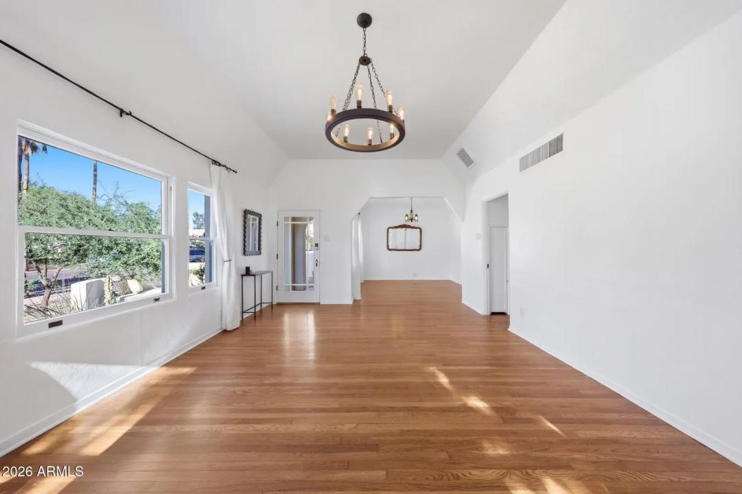 Real Estate Picture 9