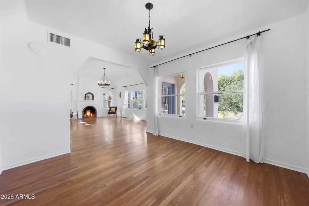 Real Estate Picture 11