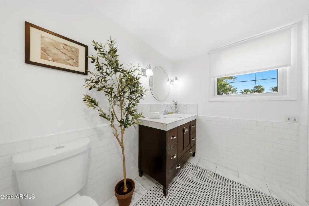 Real Estate Picture 15