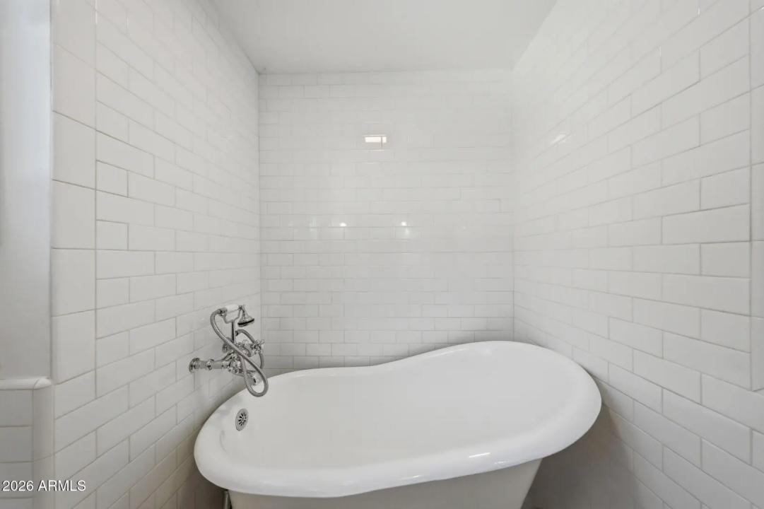 Real Estate Picture 16