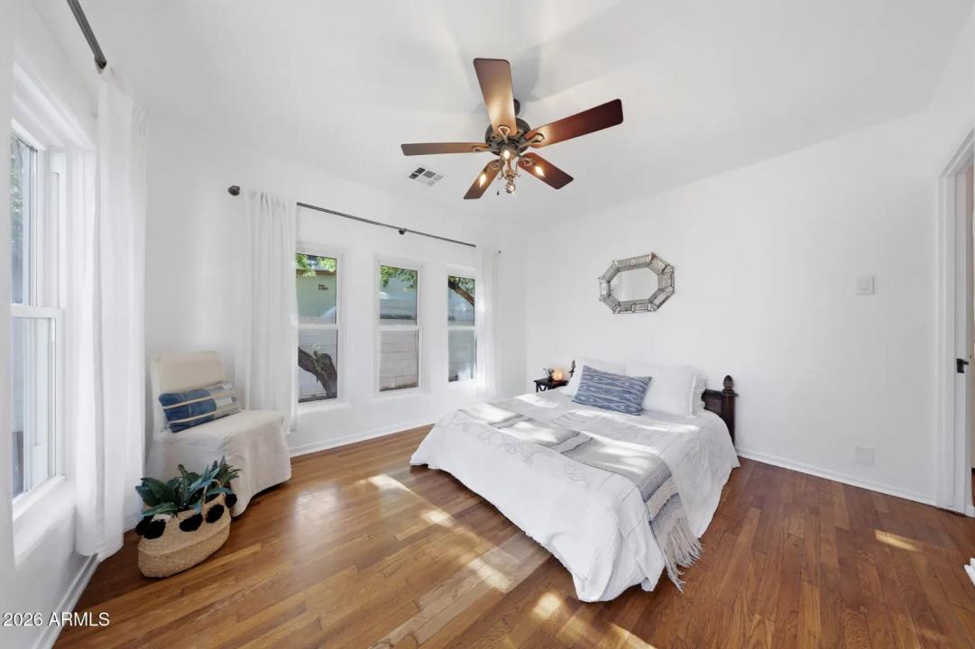 Real Estate Picture 14