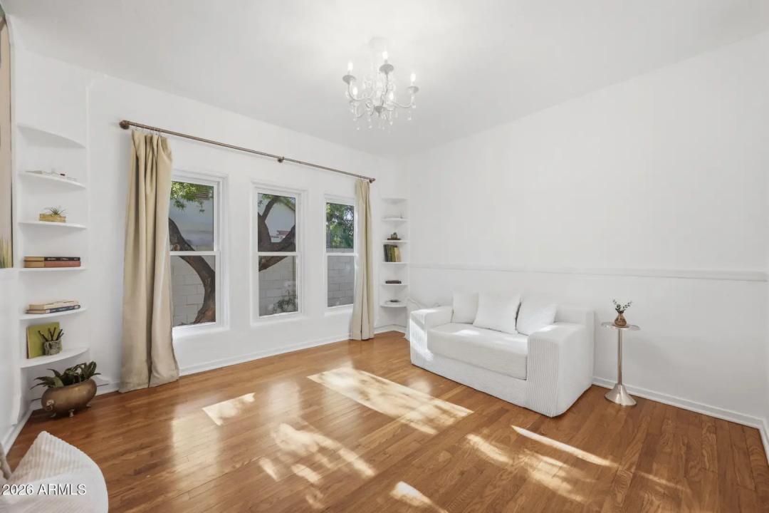 Real Estate Picture 18