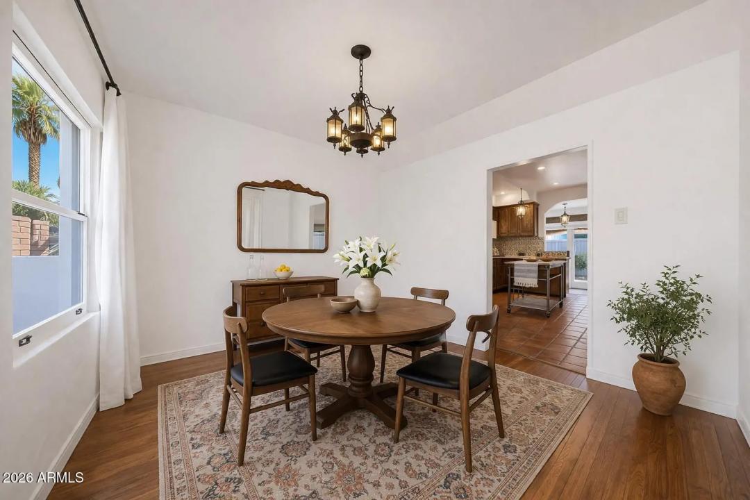 Real Estate Picture 12