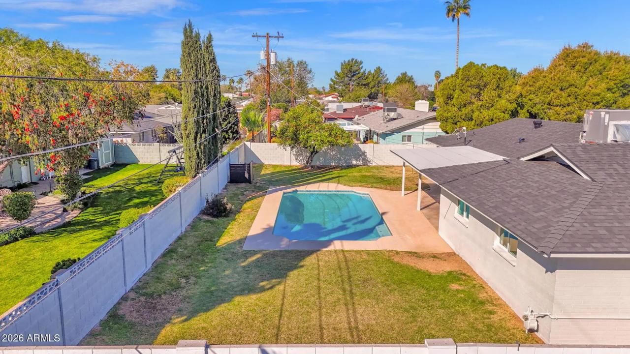 Real Estate Picture 6