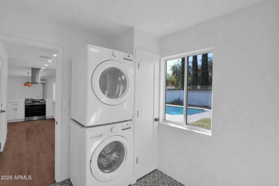 Real Estate Picture 23