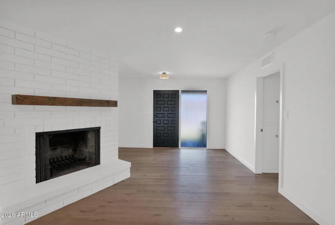 Real Estate Picture 8