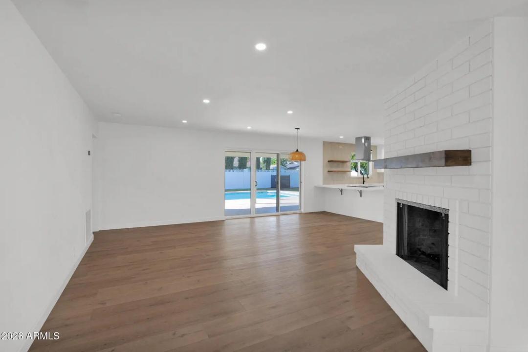 Real Estate Picture 10