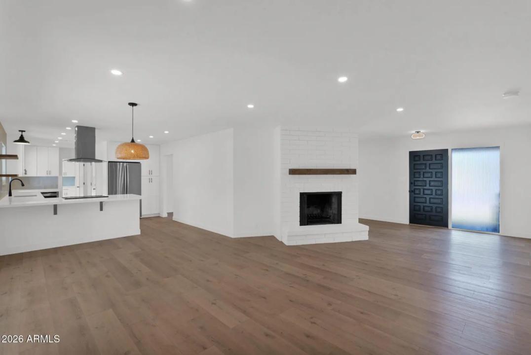 Real Estate Picture 11