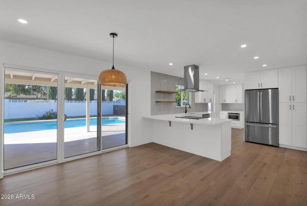 Real Estate Picture 14