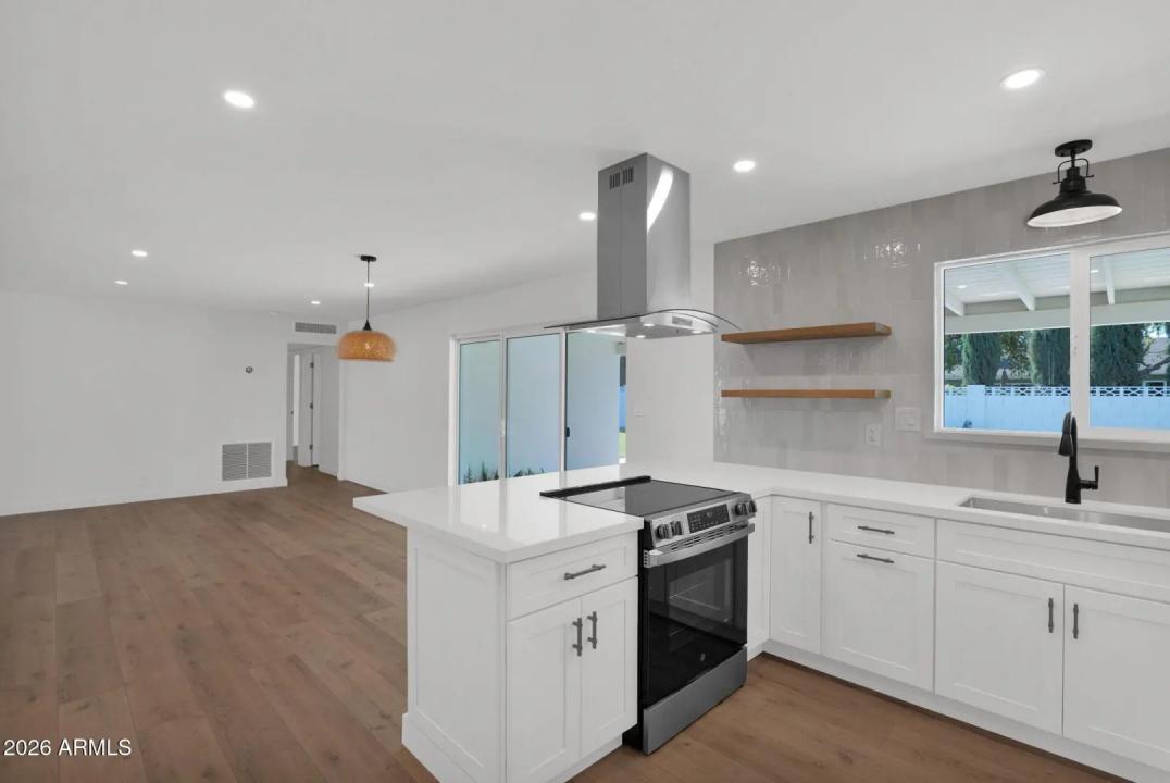 Real Estate Picture 15