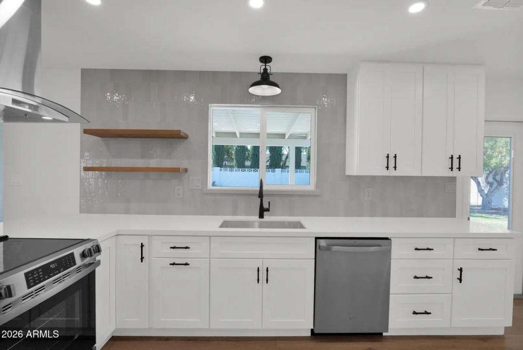 Real Estate Picture 16