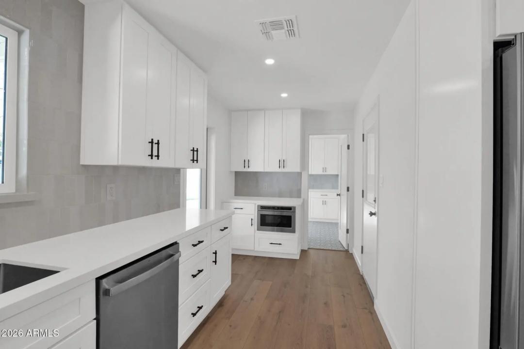 Real Estate Picture 17