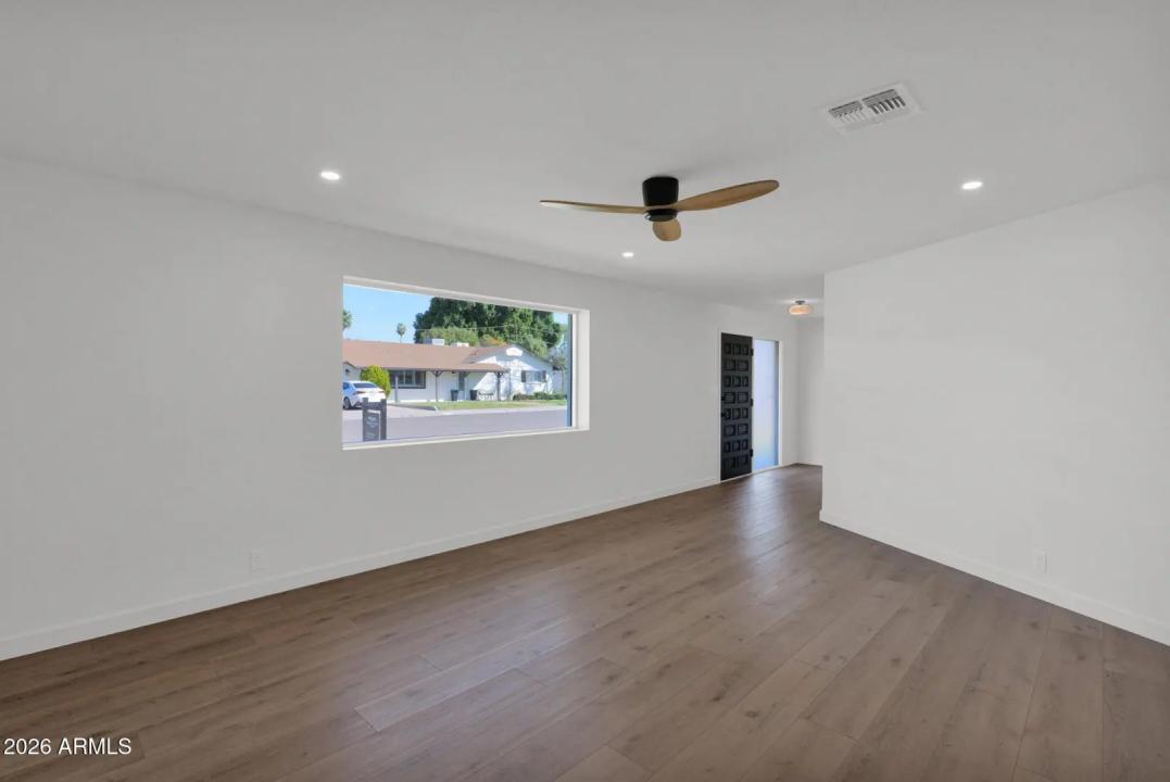 Real Estate Picture 19