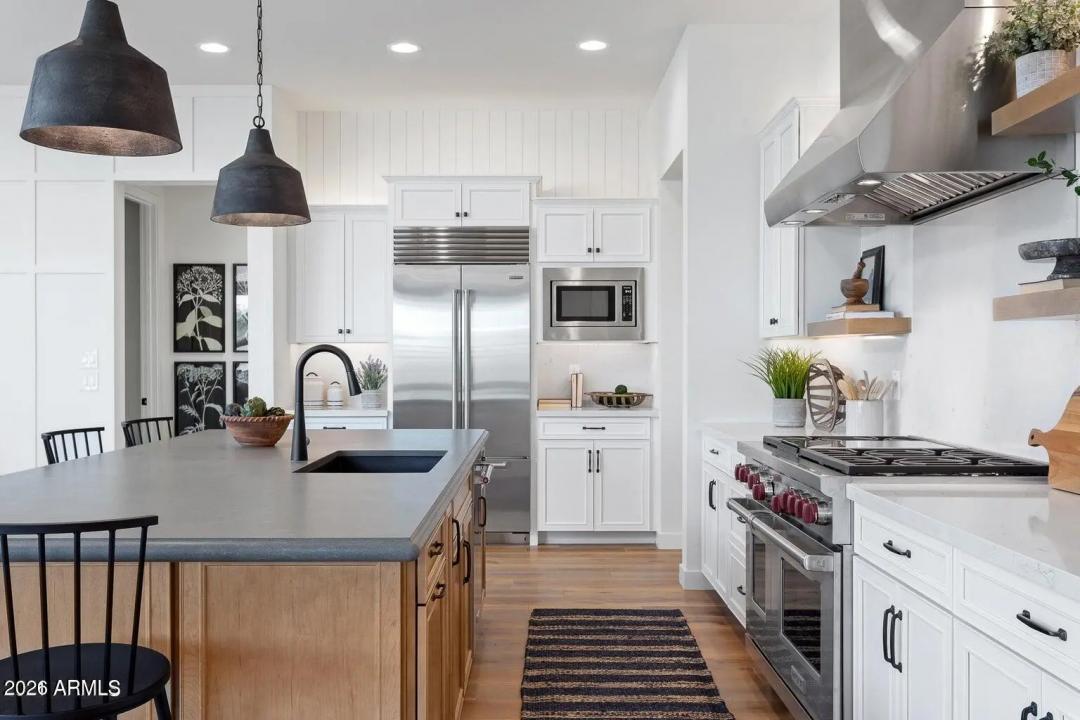 Real Estate Picture 5