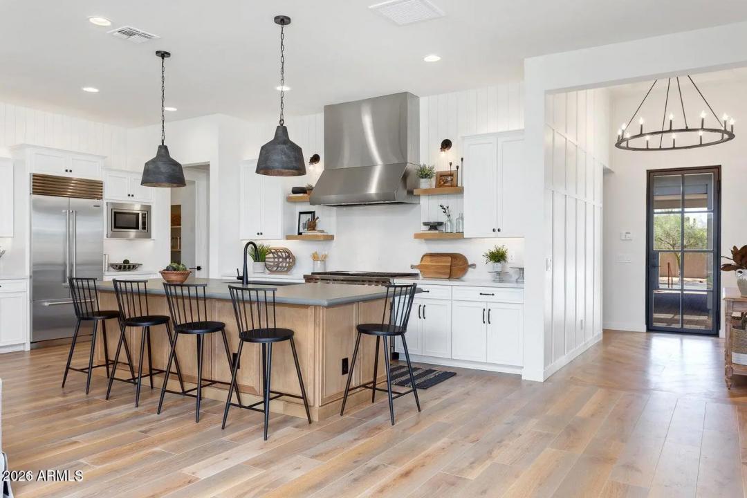 Real Estate Picture 8