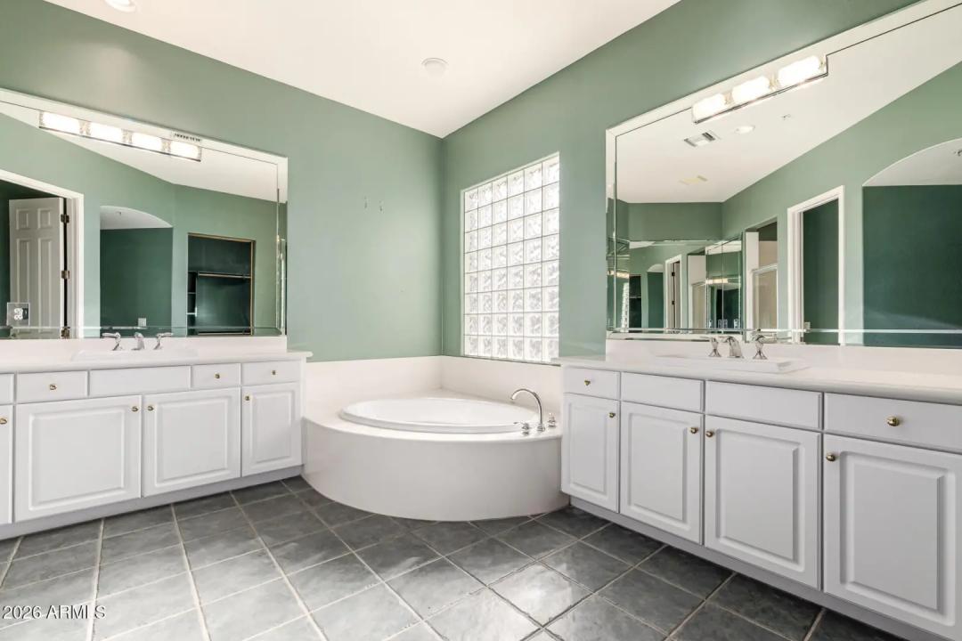 Real Estate Picture 17