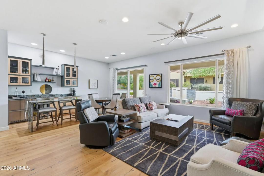 Real Estate Picture 4