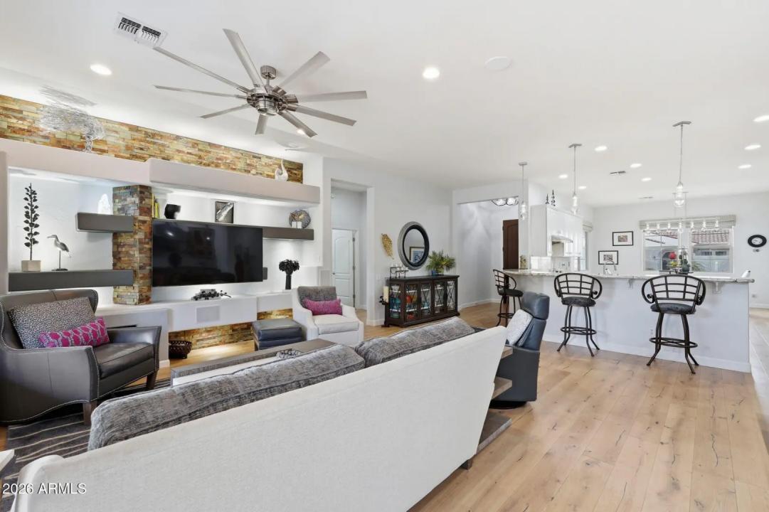 Real Estate Picture 6