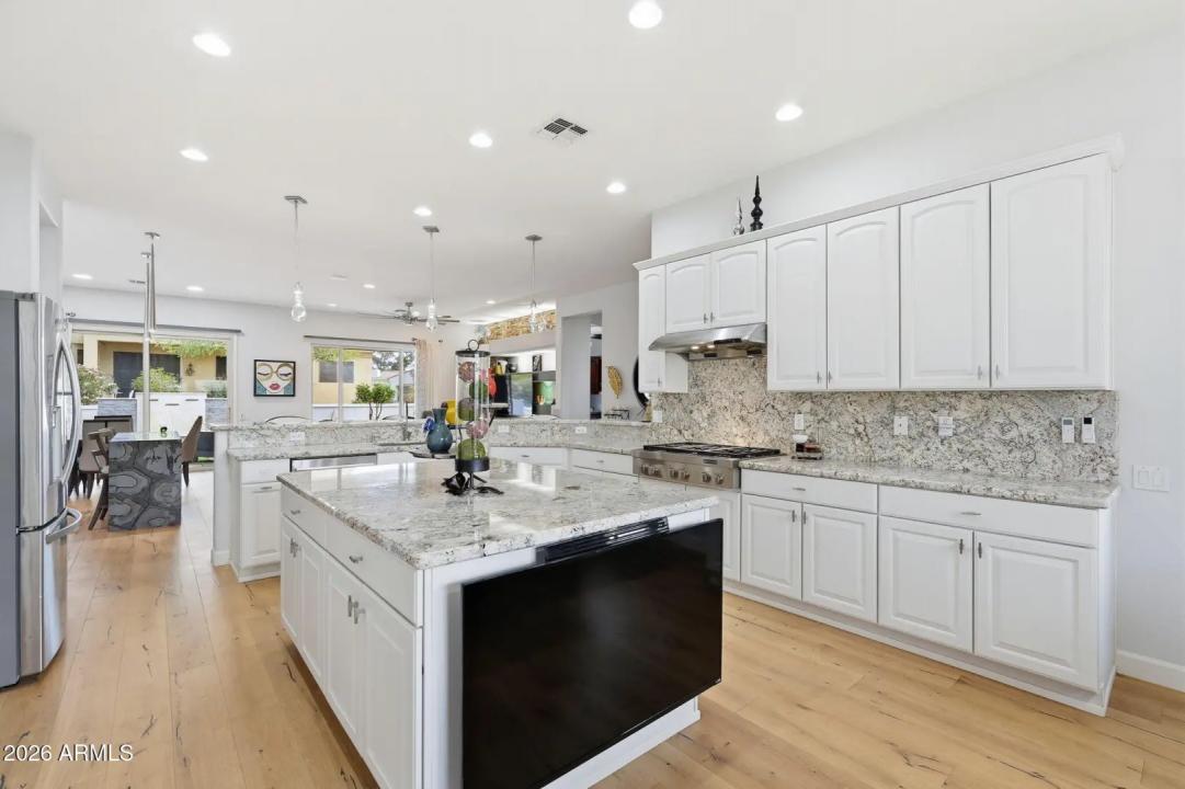 Real Estate Picture 8