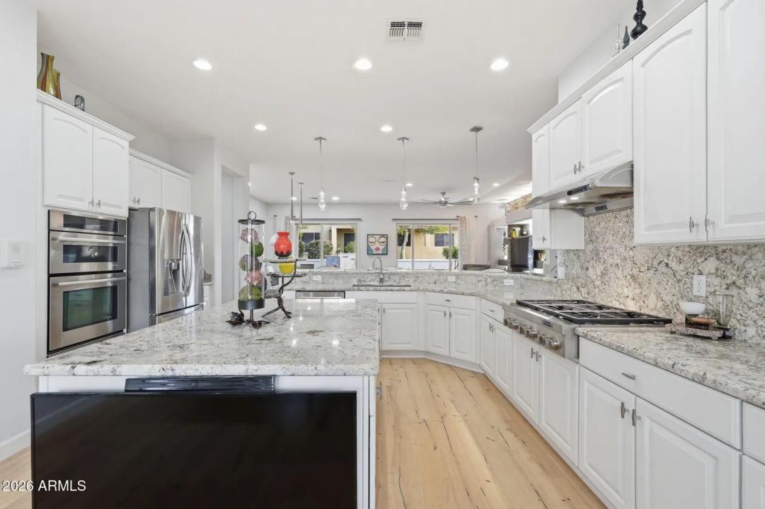 Real Estate Picture 9