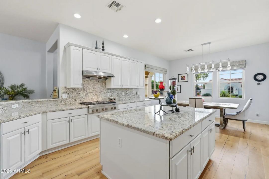 Real Estate Picture 7