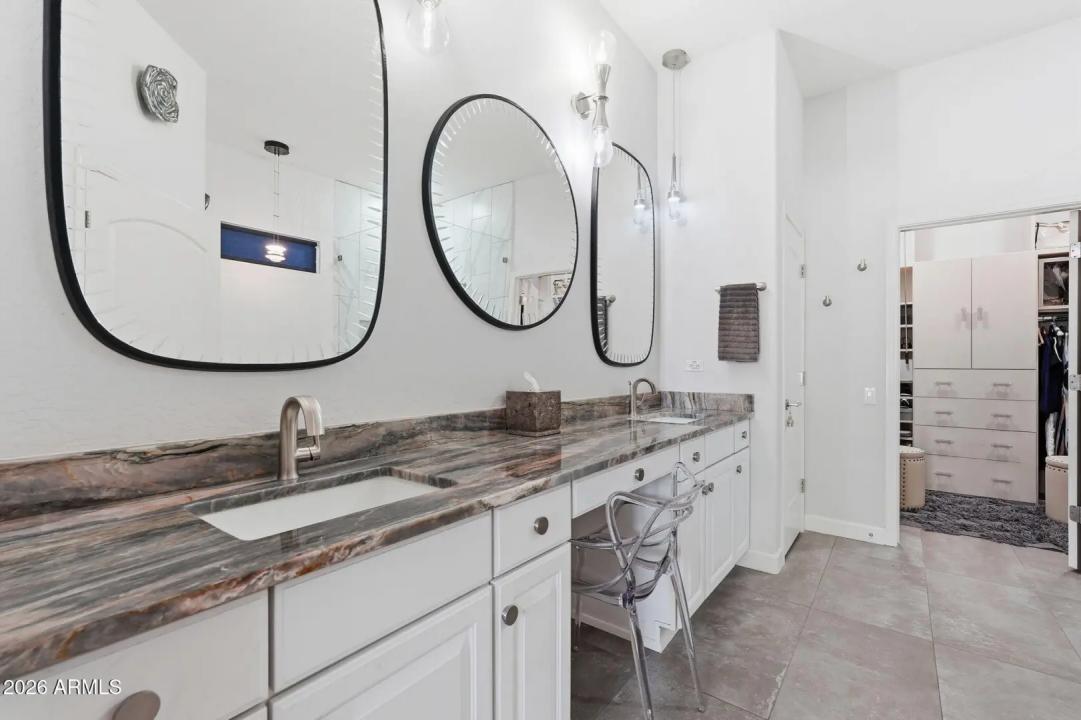 Real Estate Picture 18