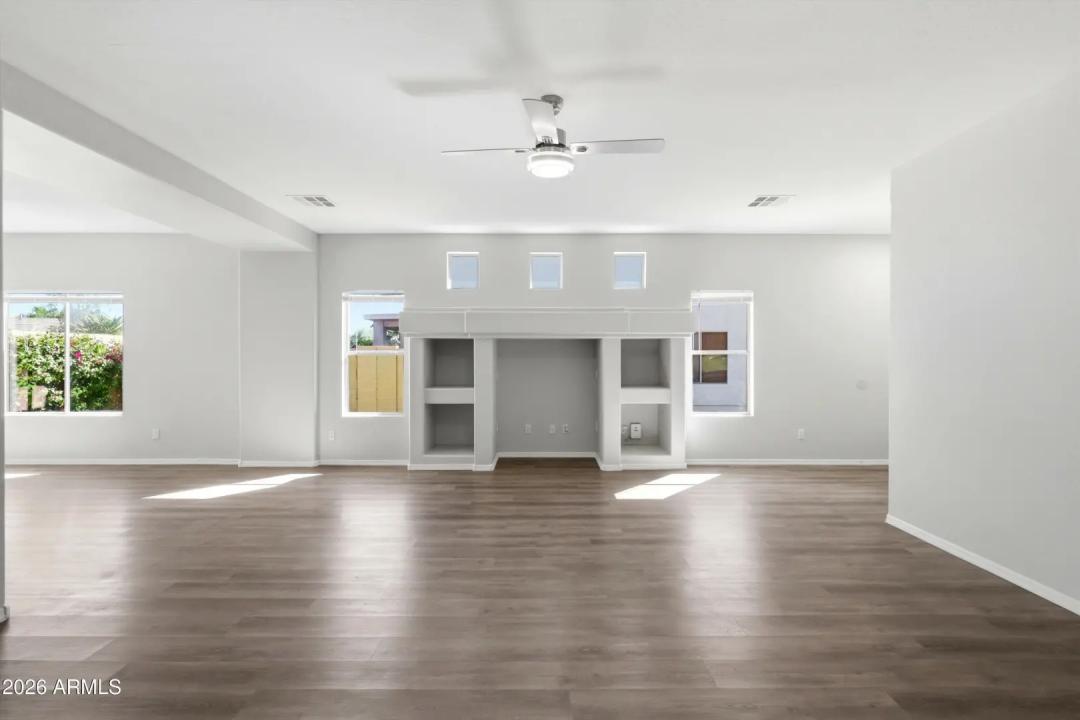 Real Estate Picture 5
