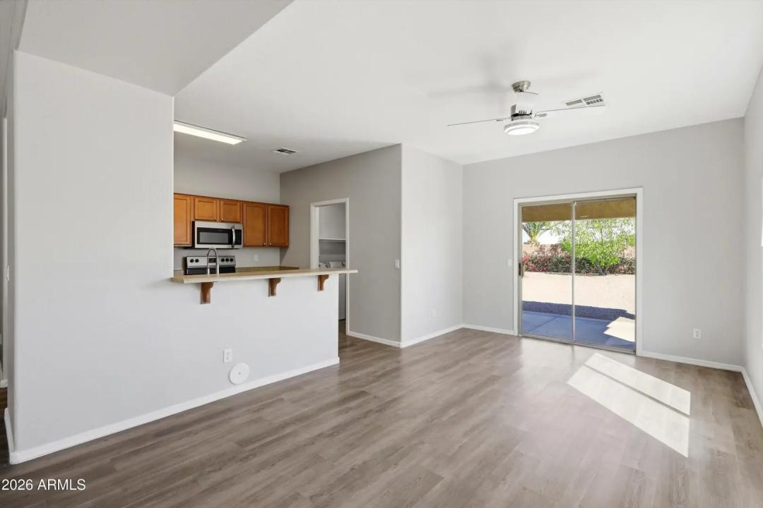 Real Estate Picture 4