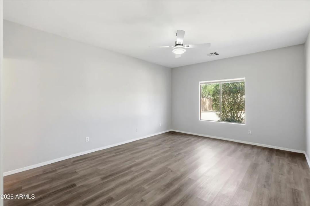 Real Estate Picture 7