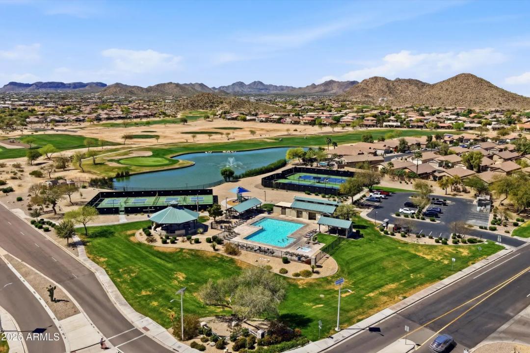 Real Estate Picture 25