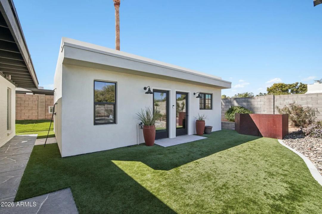 Real Estate Picture 16