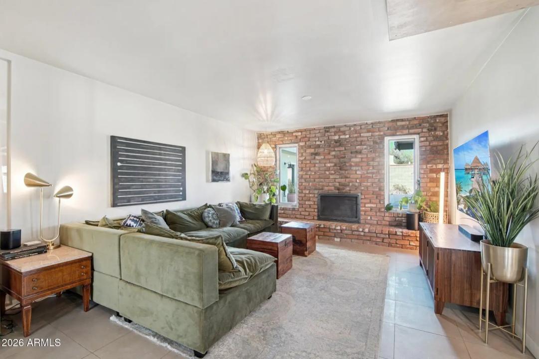 Real Estate Picture 6