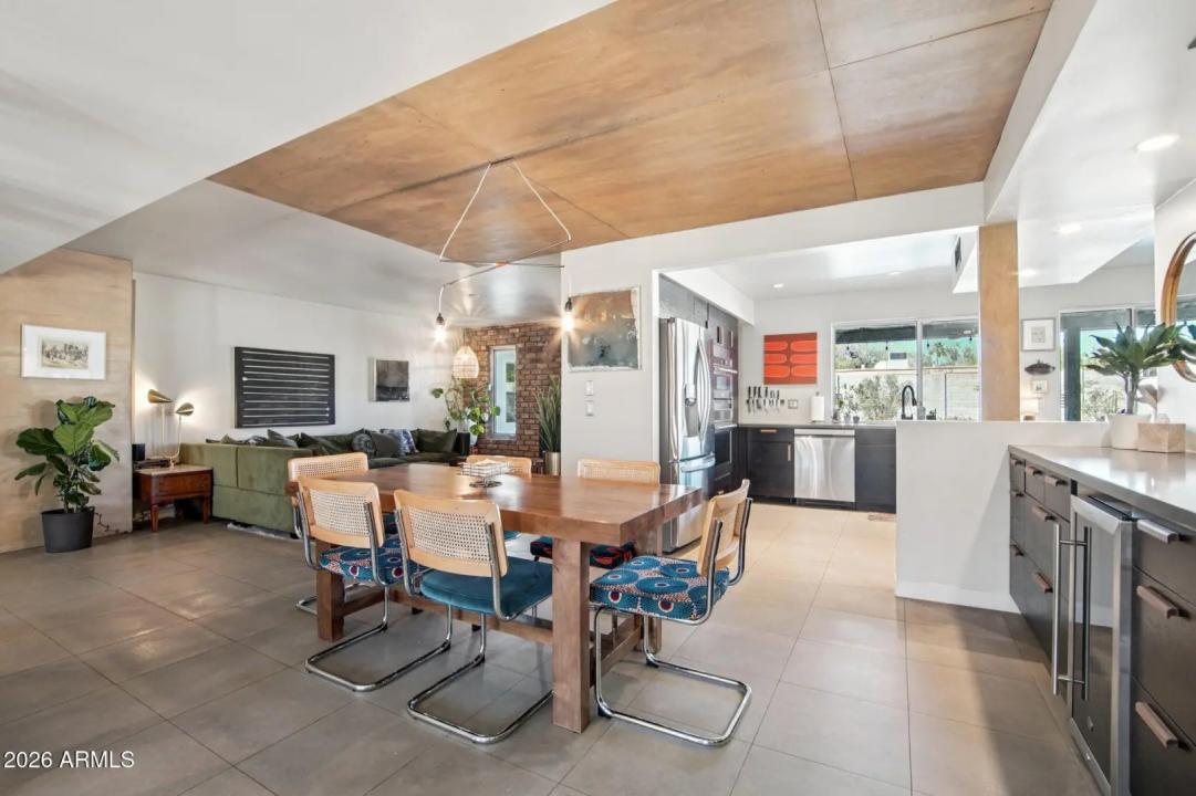 Real Estate Picture 8