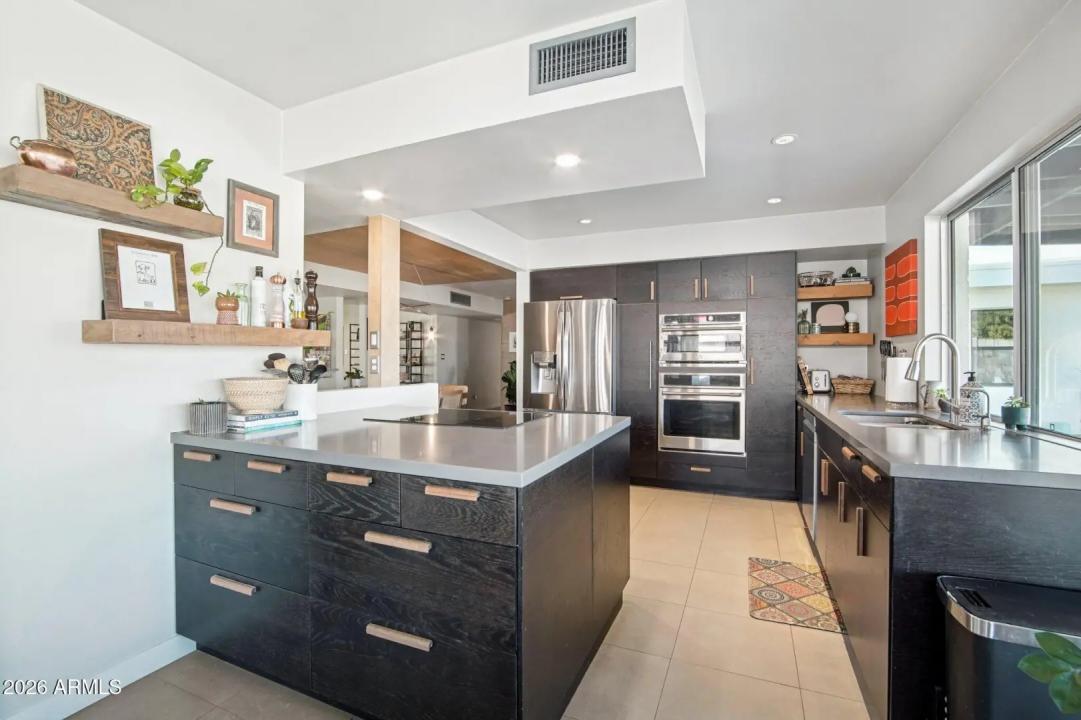 Real Estate Picture 5