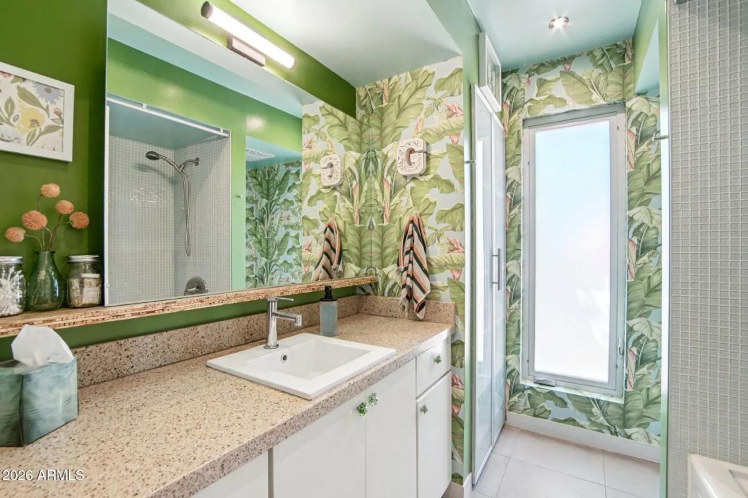 Real Estate Picture 25