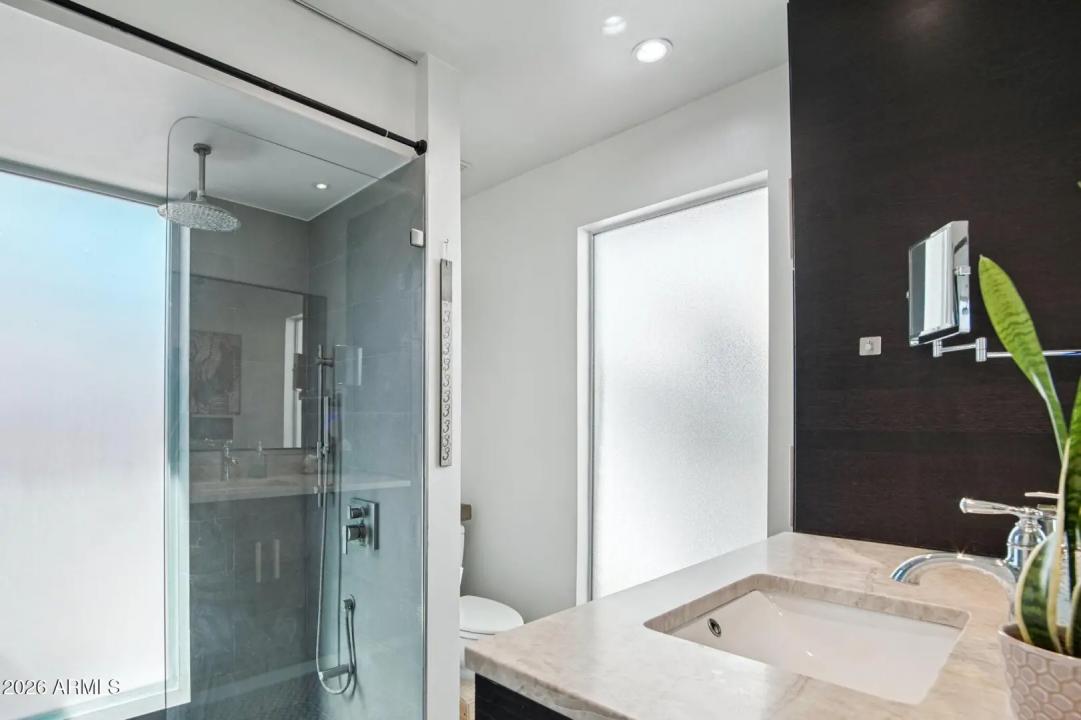 Real Estate Picture 14