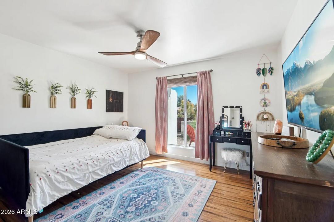 Real Estate Picture 24