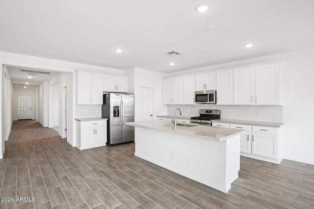 Real Estate Picture 7