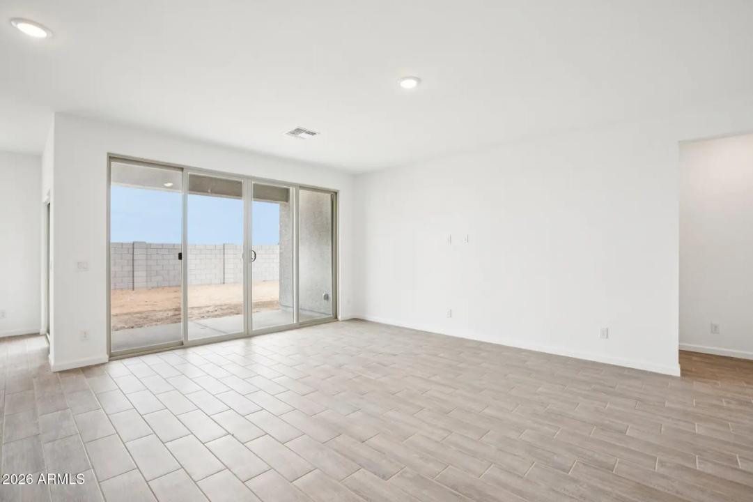 Real Estate Picture 8