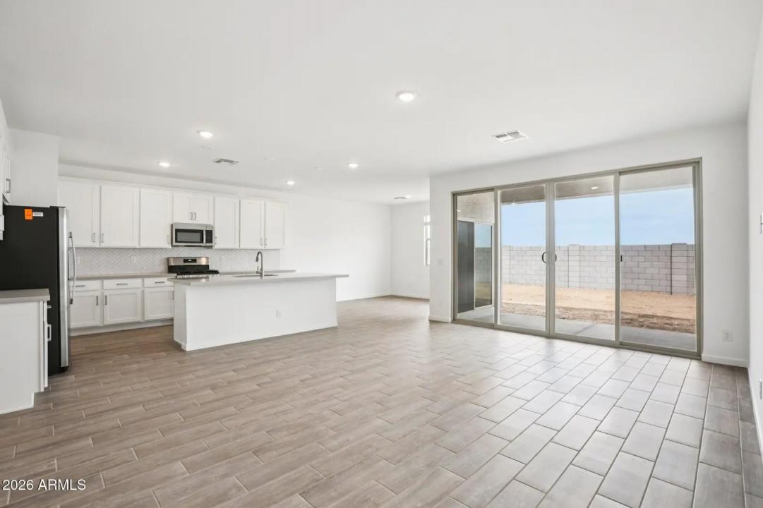 Real Estate Picture 9