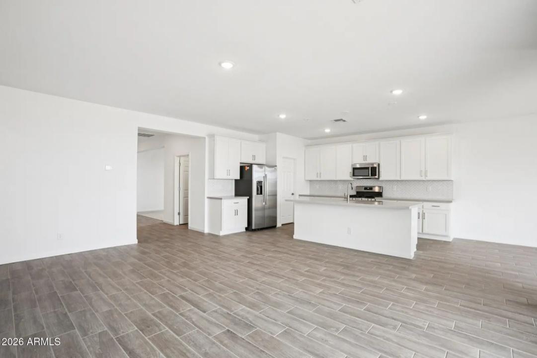 Real Estate Picture 11