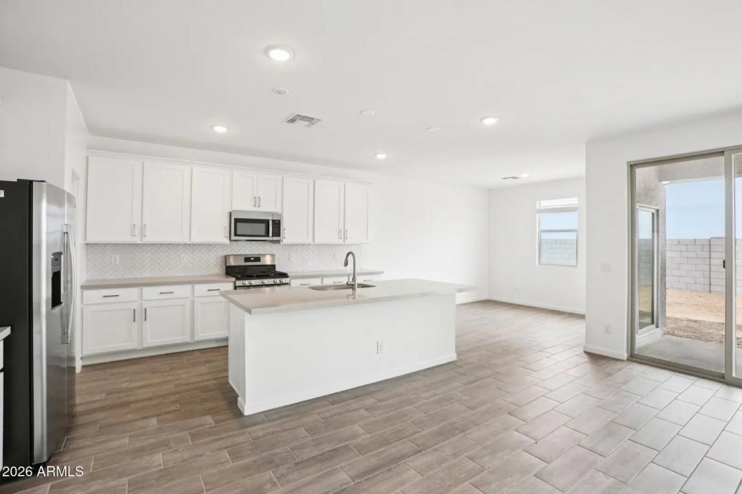 Real Estate Picture 12