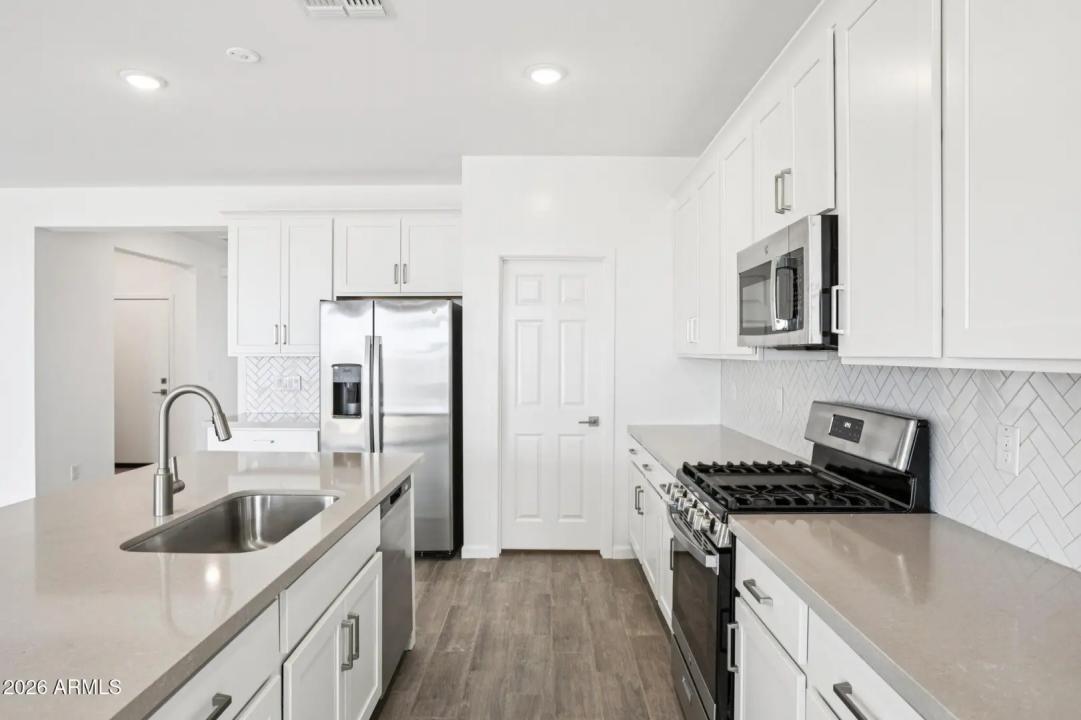 Real Estate Picture 14