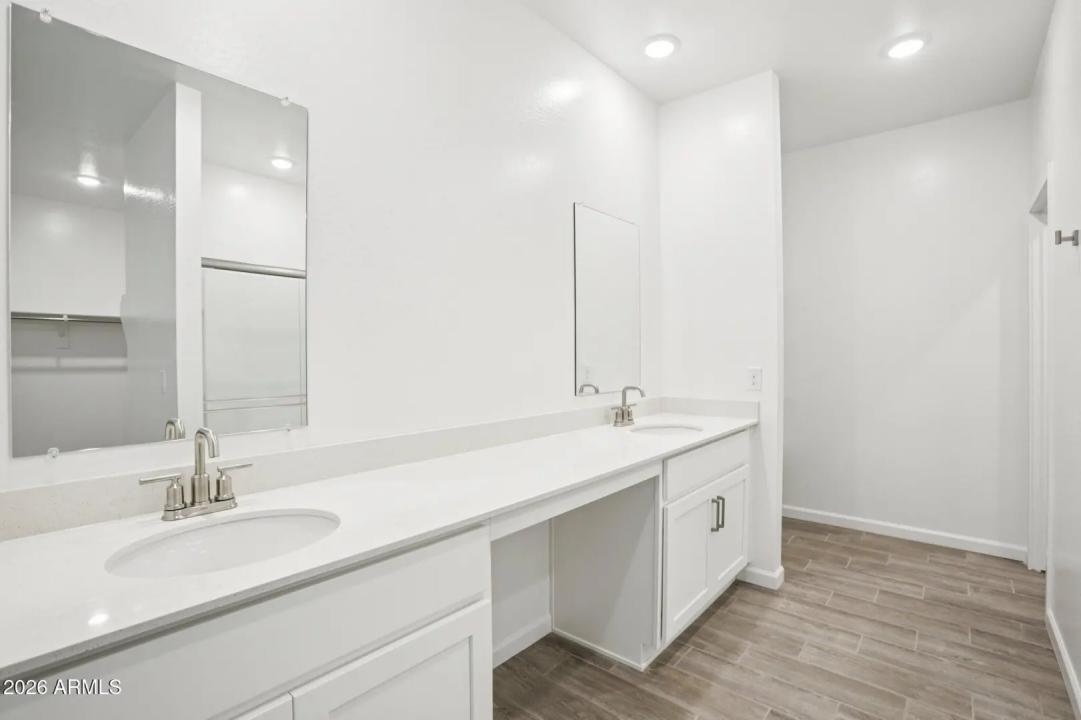 Real Estate Picture 30