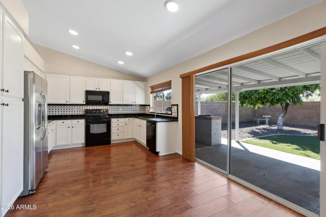 Real Estate Picture 9