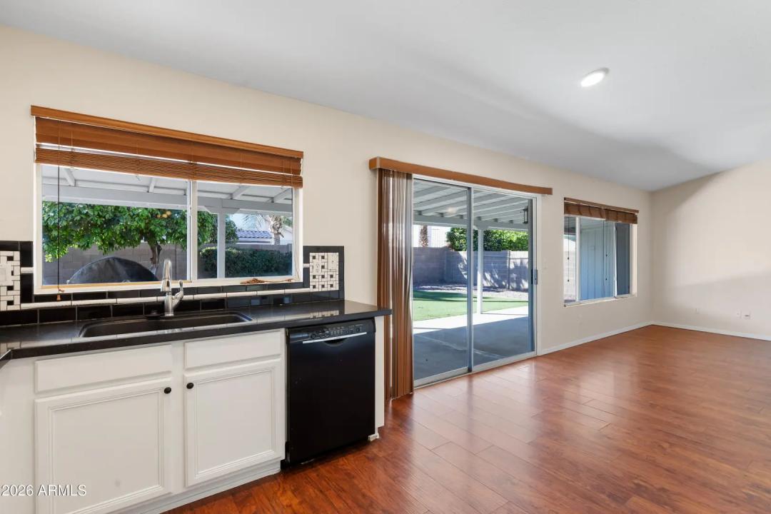 Real Estate Picture 11