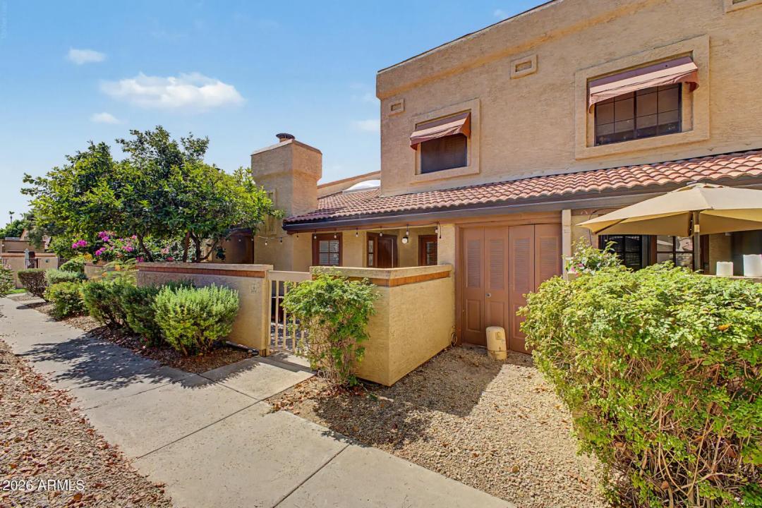Real Estate Picture 3