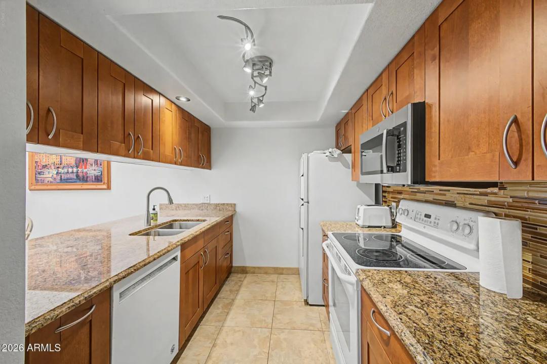 Real Estate Picture 8
