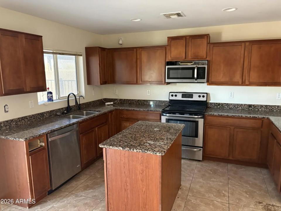 Real Estate Picture 5